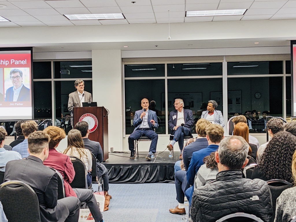 ChapmanArgyros's tweet image. Last night, the Argyros School had the pleasure of hosting #OrangeCounty Real Estate Industry Night, a night in which our @ChapmanU community was able to learn from leaders in the real estate industry as they shared their experiences and insights. #RealEstate #MSRE #ChapmanMSRE