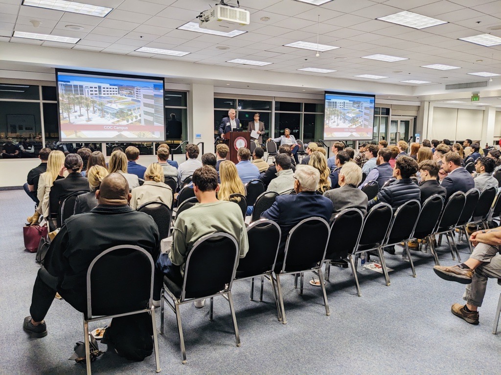 ChapmanArgyros's tweet image. Last night, the Argyros School had the pleasure of hosting #OrangeCounty Real Estate Industry Night, a night in which our @ChapmanU community was able to learn from leaders in the real estate industry as they shared their experiences and insights. #RealEstate #MSRE #ChapmanMSRE