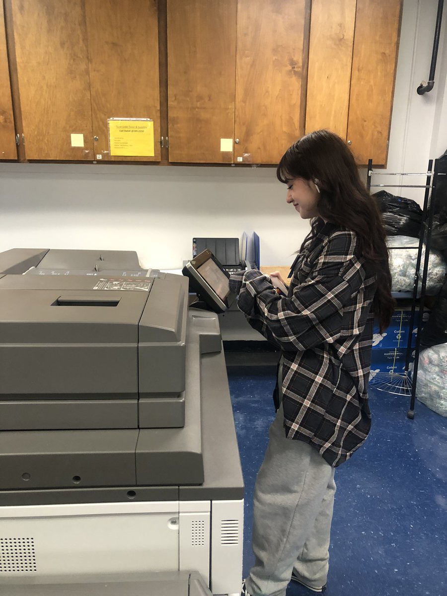fbla_dvhs's tweet photo. For #WorkWednesday we want to highlight a few of our @dvhs_practicums students that work @dvhsyisd! #OFOD #ItsWhatWeDo #SuccessStartsHere #WeAreTheFuture @FBLA_National https://t.co/01M9F9ODUz