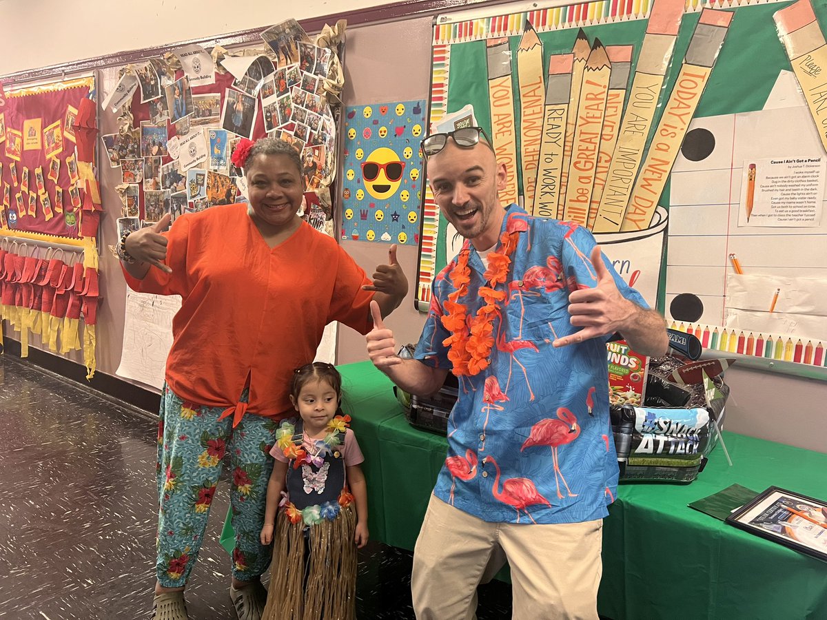TheraErickson's tweet photo. We were a Polynesian 🌺dream as we traveled through 🌸Hawaii! We listened to music & enjoyed the sweet sounds & visions of Hawaii today. #usa #schoolspirit #community @DOEChancellor @jen_joynt @AnyaMunce @D8Connect @NYCSchools #sel #equity #connectinglearning #studentexperiences https://t.co/IdIA6XrXJq