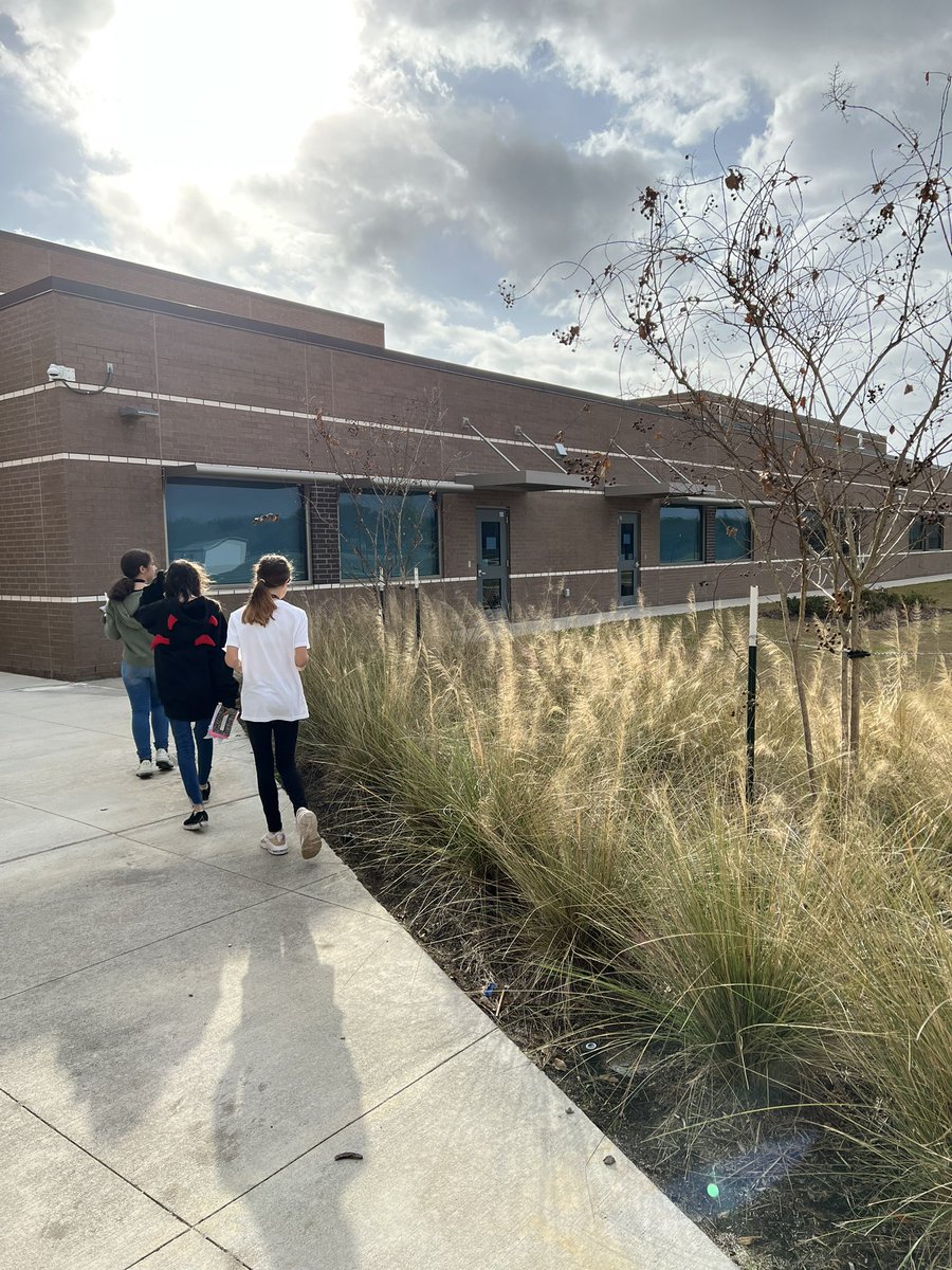 MrsPotvinSCE's tweet image. Yesterday, 6th grade scientists explored the living and nonliving factors in the @HaskettJH environment! We had incredible discussions about biotic and abiotic, and the levels of organization in our environment @Coach_BHerzog @Mrs_Pamela_Long @PrincipalPaz #wearehaskett