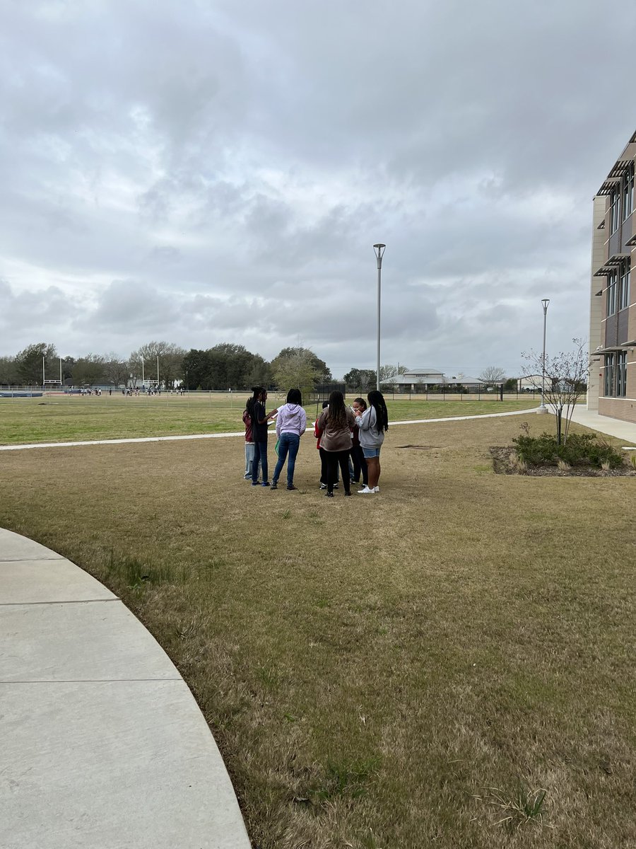 MrsPotvinSCE's tweet image. Yesterday, 6th grade scientists explored the living and nonliving factors in the @HaskettJH environment! We had incredible discussions about biotic and abiotic, and the levels of organization in our environment @Coach_BHerzog @Mrs_Pamela_Long @PrincipalPaz #wearehaskett