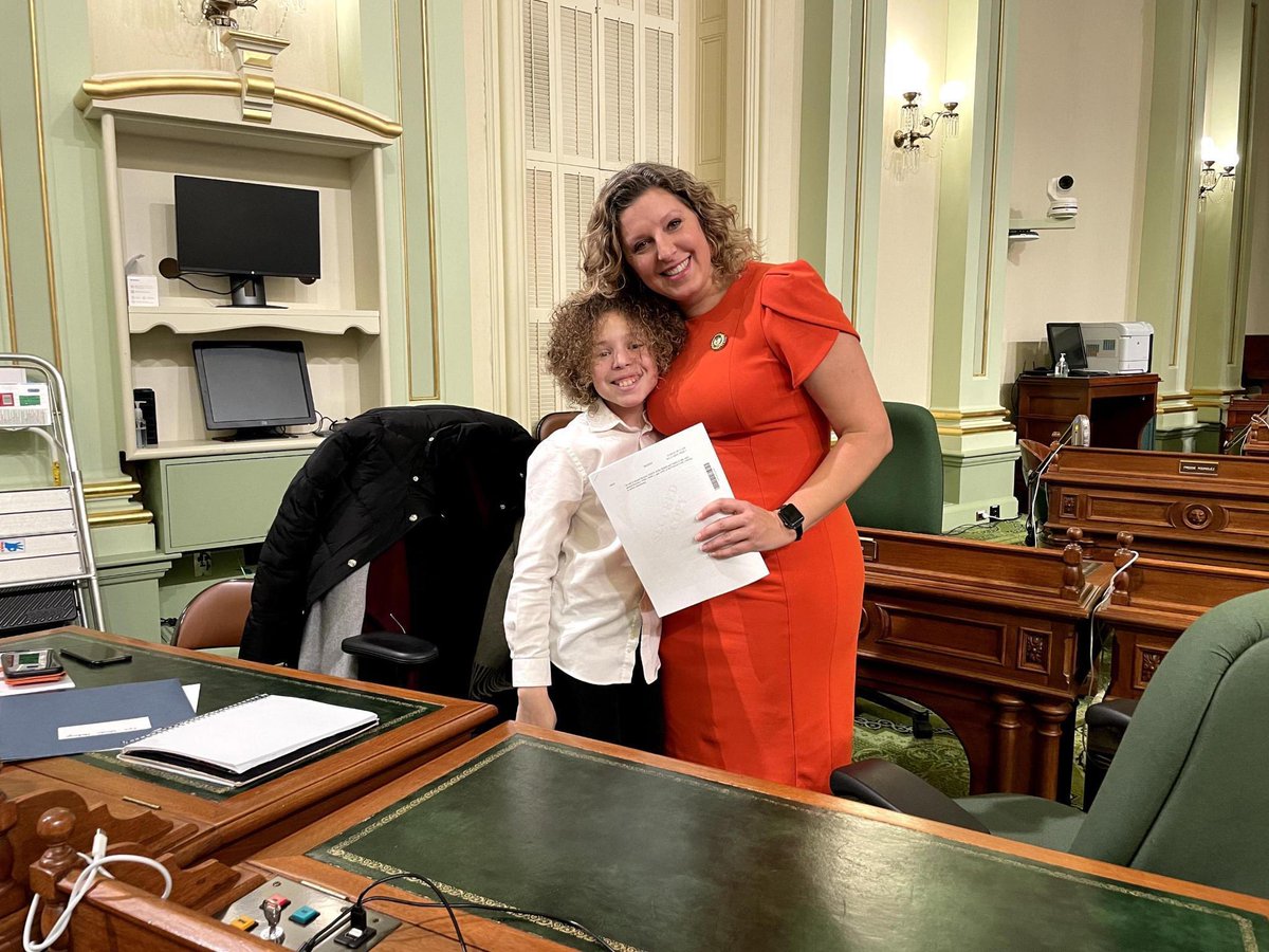 AsmPilarSchiavo's tweet photo. I am so proud to officially announce my first bill package in the Assembly. This legislation was a labor of love. Fighting for real solutions to homelessness is a promise I made to #AD40, and today I get keep that promise. Scroll 👇🏼to learn about these three important bills! https://t.co/7VsOjaMHxo