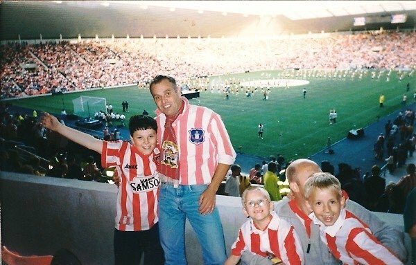 Marsden1973's tweet photo. @BBCNEandCumbria Father and son, granddad and grandchildren Sunderland through and through #hawaythelads https://t.co/19628i4vg4