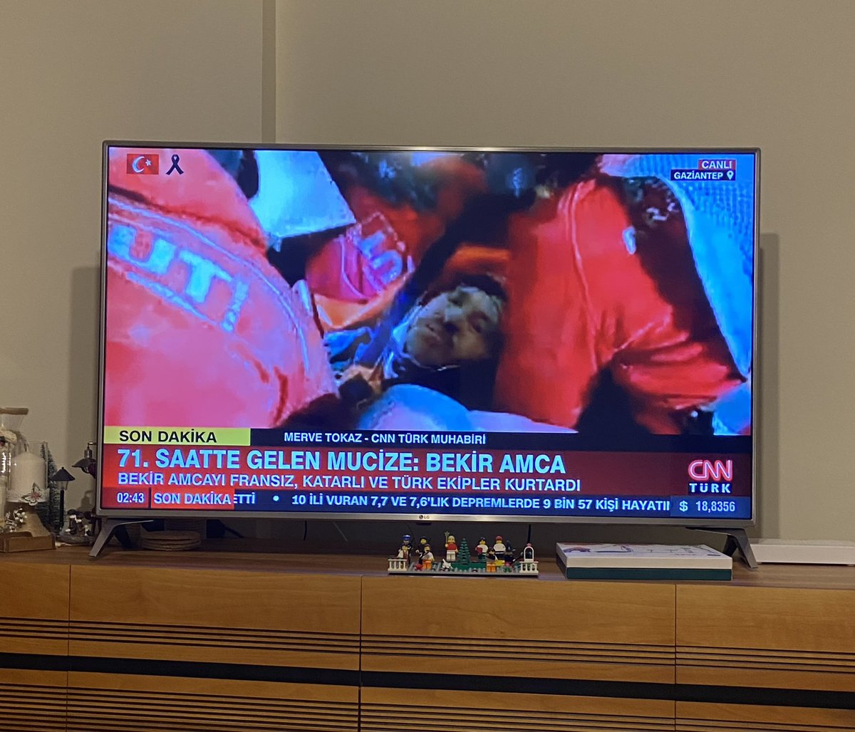 65. saatte sesini duydular
69. saatten beri ekipler ilmek ilmek kazıdı enkazı
71. saatte gelen mucize 
75 yaşındaki #Bekir amca
🙏🏻 <a href="/cnnturk/">CNN TÜRK</a> <a href="/merve_tokaz/">Merve Tokaz</a> 🙏🏻 #deprem