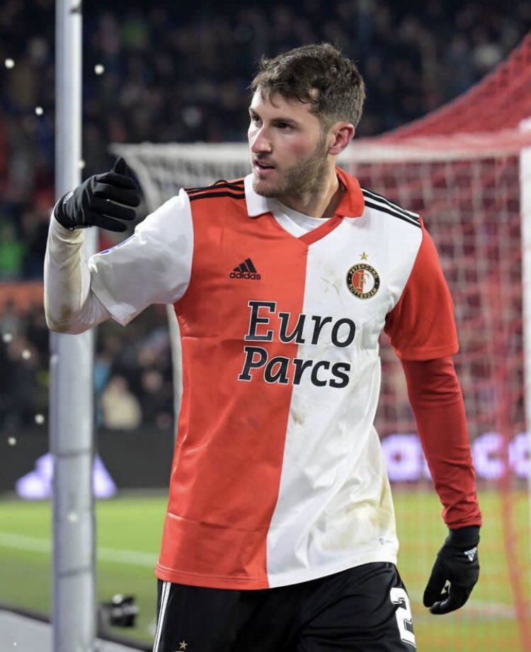 futadictosmx's tweet photo. ¡LA SIGUE ROMPIENDO!🇲🇽💪🏻

#SantiagoGimenez volvió a marcar con el #Feyenoord en la #CopadeHolanda y también marcó en la tanda de penales, donde su equipo avanzó a cuartos de final

#futbol #paisesbajos #europa #mexico https://t.co/qEuOOtsZhu
