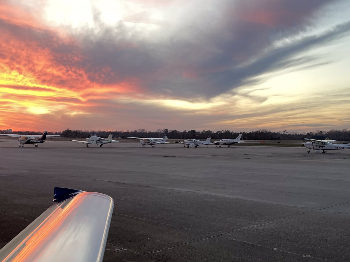 GDuckworthSC's tweet photo. Touch-and-gos against nature’s canvas this evening. #Flying #PilotLife #PilotTraining #PatternWork #RutanLongEZ #ExperimentalAircraft #RAFE #RutanAircraftFlyingExperience https://t.co/ZabEVEsIEq