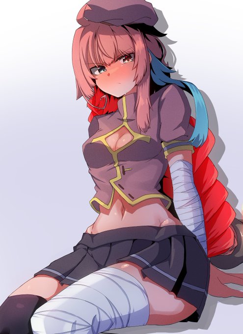 昨日靴下が熱い日だったそうなのでタャンのスカートまとめときますね 