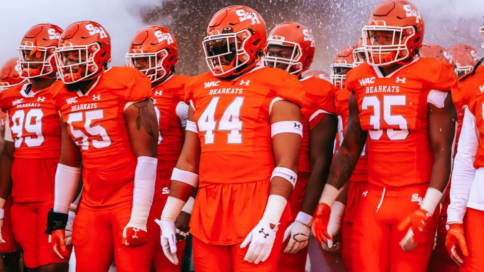 AliJussiah's tweet photo. #AGTG I am very blessed to receive my first D1 offer from The University Of Sam Houston @Coach_T_Rocco @TRRoughRiderFB @mattcarroll2121 @CoachBarnes91 https://t.co/tvI9ZdXde0