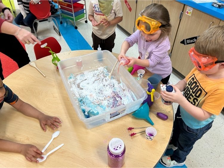 IsdSomerville's tweet photo. Great Things Are Happening At Somerville Elementary/Intermediate! 

Mrs. Webb's class learned about mixtures making "love potion". https://t.co/i2gcst0eUt