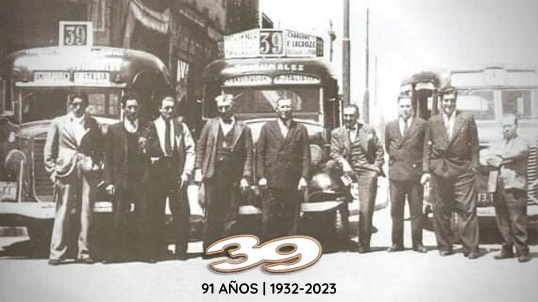 ¡HOY CUMPLIMOS 91 AÑOS EN SERVICIO!

Era el verano de 1932. Con 5 International, el 8 de Febrero comenzó a circular la Línea 32, uniendo Santa Fé y Carranza, en Palermo, con Caseros y Hornos, al costado de la estación Constitución.

Nuestra historia: linea-39.com.ar/la-empresa/his…