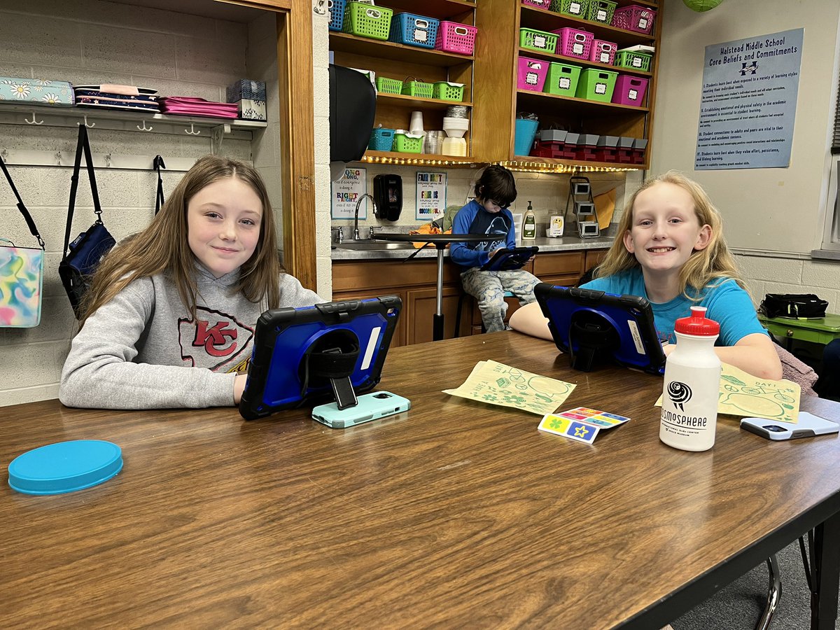hiebert_amy's tweet photo. Tech Club is providing kids an opportunity to dig deeper into coding! Their curiosity and persistence is where it’s at! #440apls #440proud #hmspride https://t.co/W4MMUdXf7o
