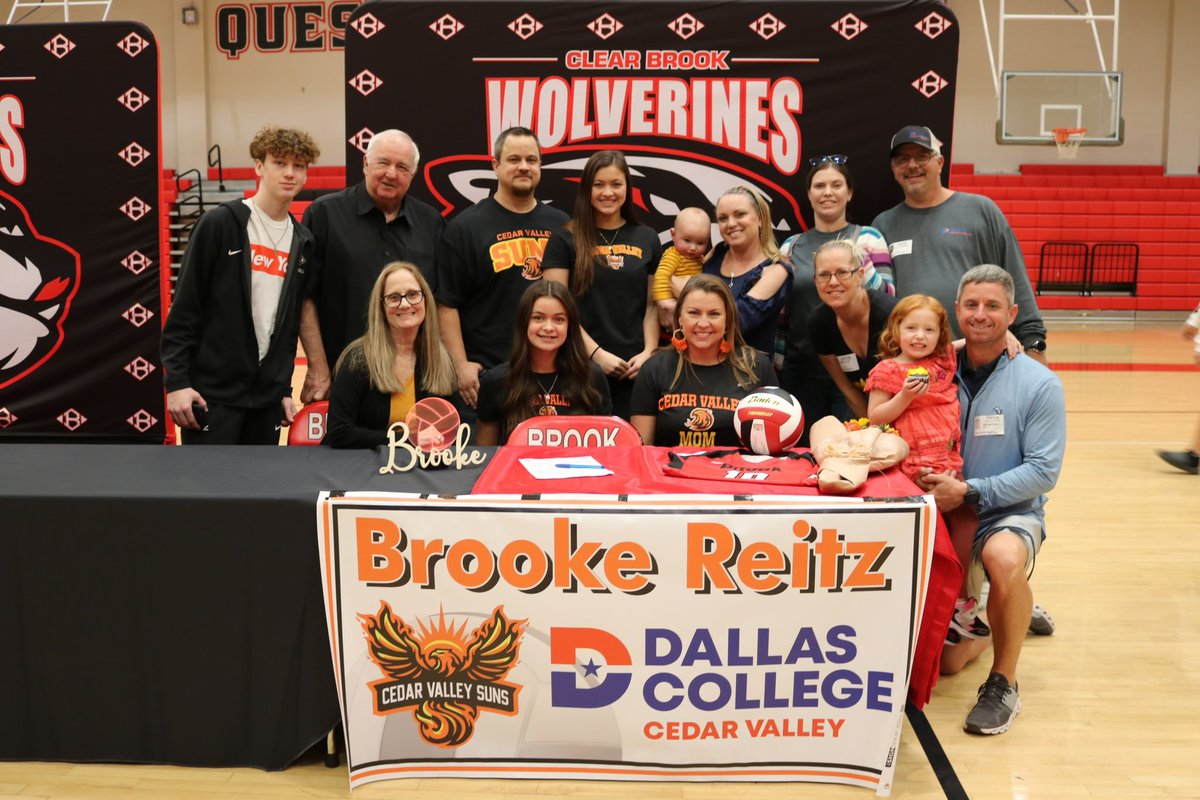 ReitzBrooke's tweet photo. Officially a Cedar Valley Sun ☀️ 🏐Thankful for all my coaches,family,and friends. Without y’all’s help, I wouldn’t have gotten to where I am today! https://t.co/kWXwNGp0wT