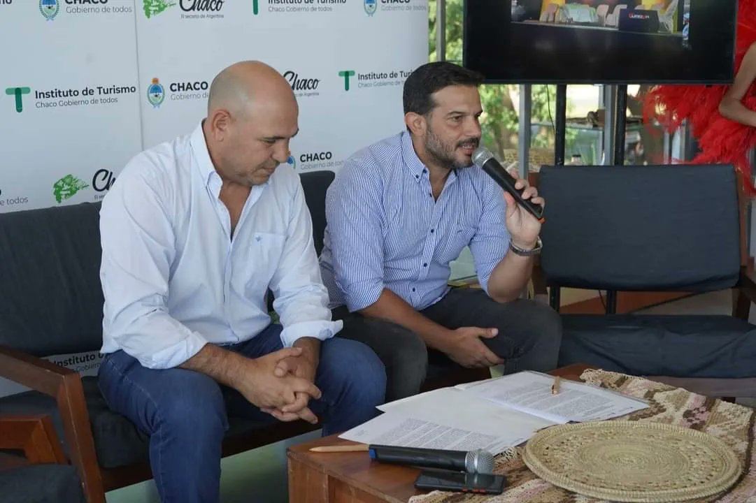 🎉🎭🥁✨ Junto a la municipalidad de Makallé, realizamos la firma de convenios de los Carnavales de Makallé, que se realizarán los días 17, 18 y 19 de febrero, con entrada libre y gratuita para todos.