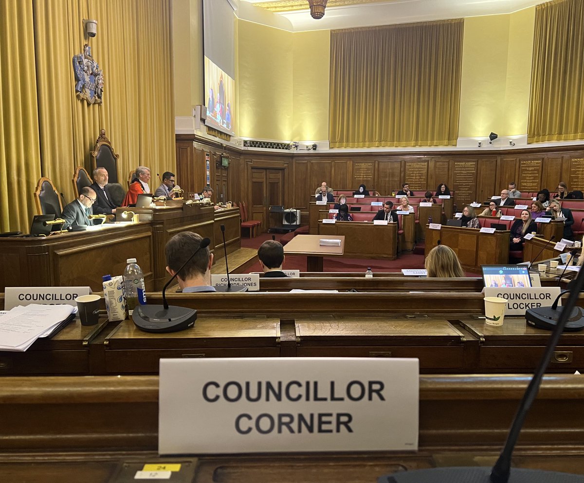 I’m at Wandsworth Town Hall this evening to represent #NineElms residents on housing matters and council services 🏘️

It’s important that residents in housing association managed buildings get the service they deserve 🔵