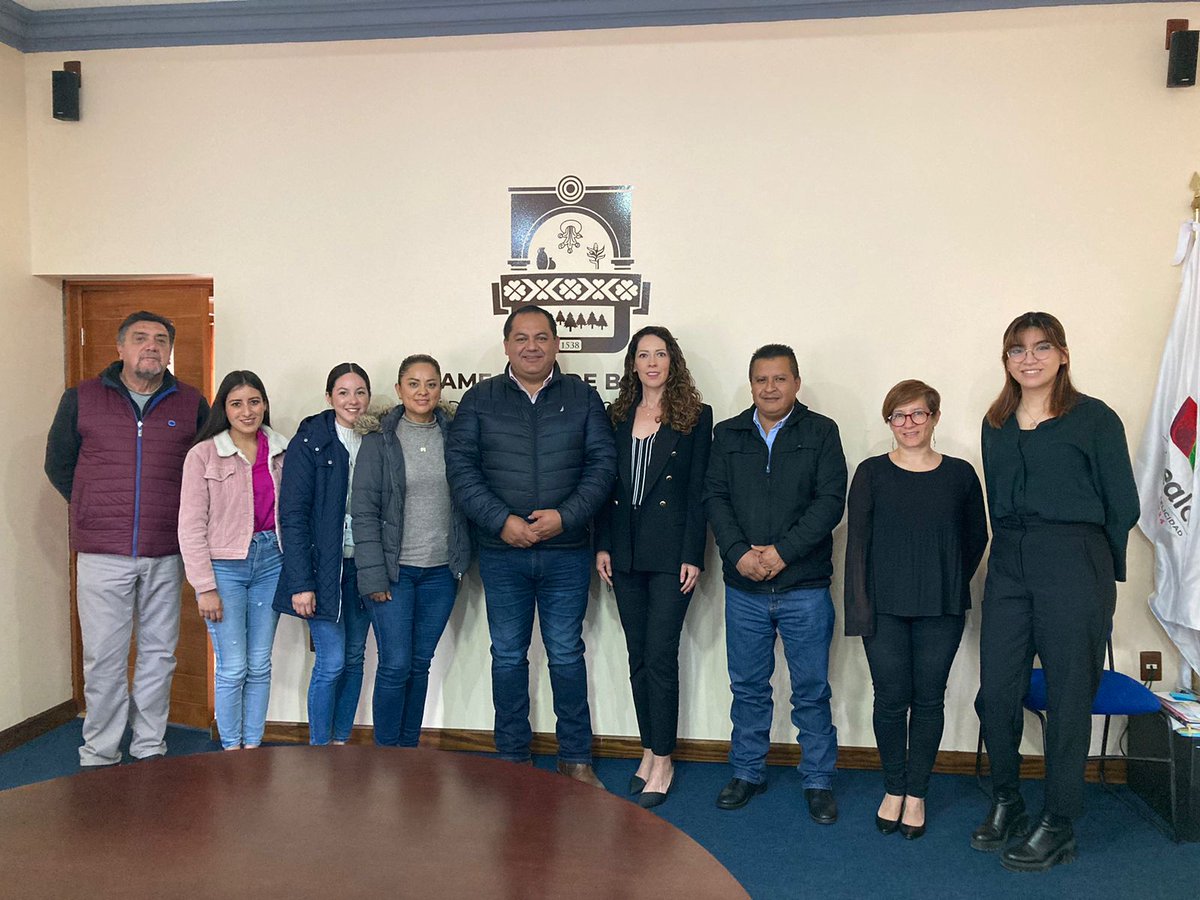 CiudadaniaOCQ's tweet photo. Hoy sostuvimos una reunión con el Alcalde @renemejiamontoy del @amealco_municip para revisar los avances de la Agenda Ciudadana de DDHH.

Desde el #OCQ, reconocemos el compromiso y voluntad del Alcalde y su equipo para dar continuidad a este ejercicio ciudadano. 

🧵👇[1/2] https://t.co/OCovylYiya