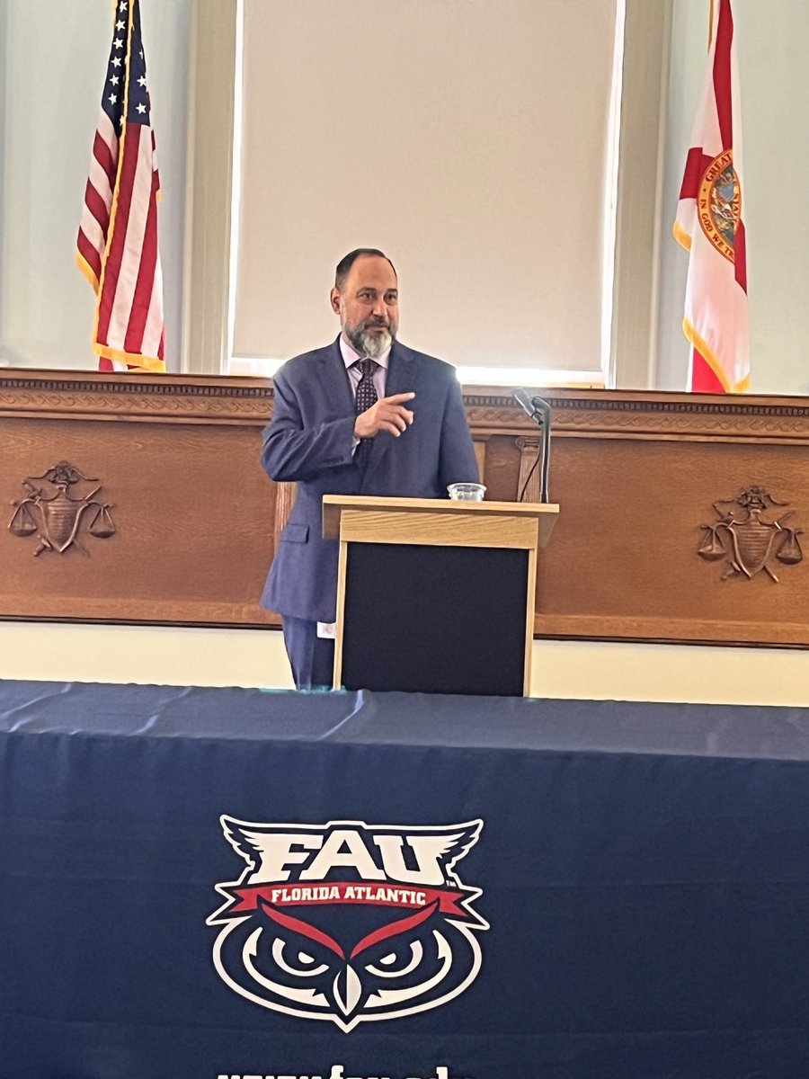 SUS_Florida's tweet photo. Chancellor Ray Rodrigues spoke with @FloridaAtlantic students yesterday at #FAUDay at the Capitol https://t.co/j21mBACBzl