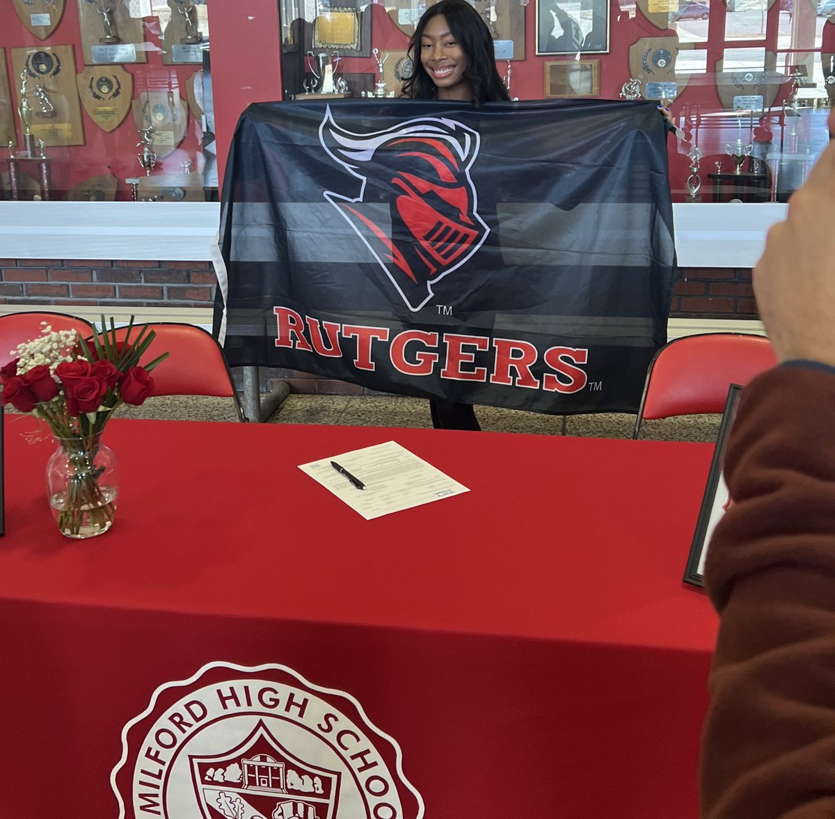 Milford Speedster Kiyanni Simas will be RAWKIN’ at Rutgers next year as a Scarlet Knight, RAWK ON!$! Super Proud of this young lady, her family, team &amp; coaches!$!#%!🥳🙌🏆 @jcotlin @MilfordSchools <a href="/Chappy8611/">Bill Chaplin (He/Him/His)</a> @MHSBoosters2 <a href="/LauriePinto5/">Laurie Pinto</a> @hawknationat <a href="/jungle_mhs/">MHS Jungle</a>