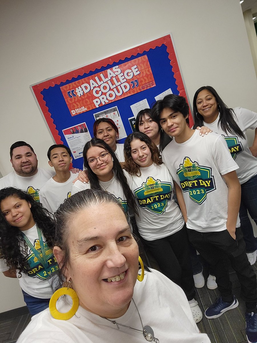 Showing some school spirit!!! We are excited to welcome next year students! @EberPerla @SouthIrvingCA @counselormw @IrvingISD @IISDTechService