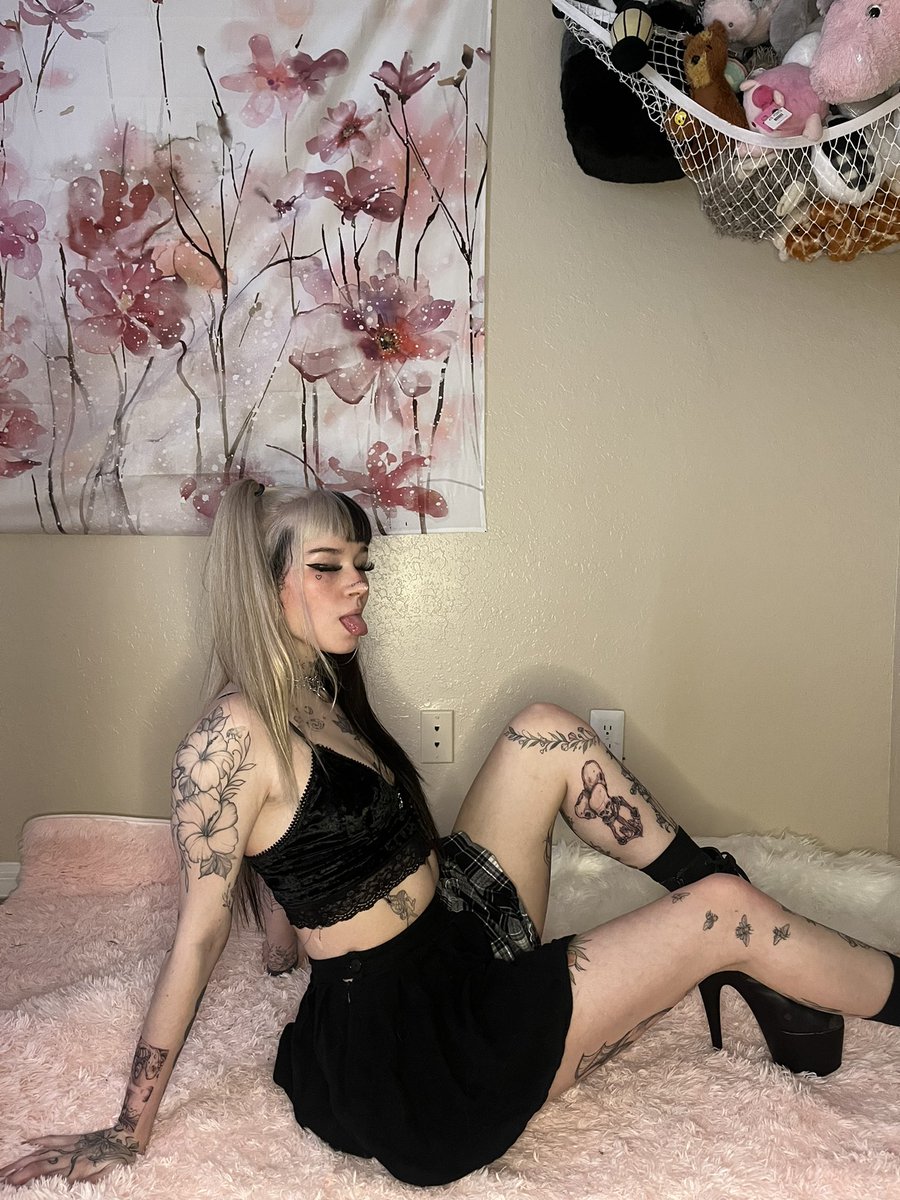 Who are these girls? - Daphne - Violetisawallflower - Juicyjupiter #1522057  › NameThatPorn.com