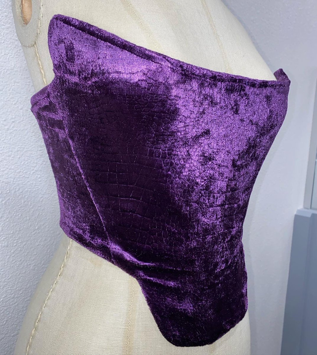MASXORO's tweet photo. can you help rt donkeys wife corset so she can see it and wear it for valentine's day 🥹 https://t.co/7CLnAbwIk8