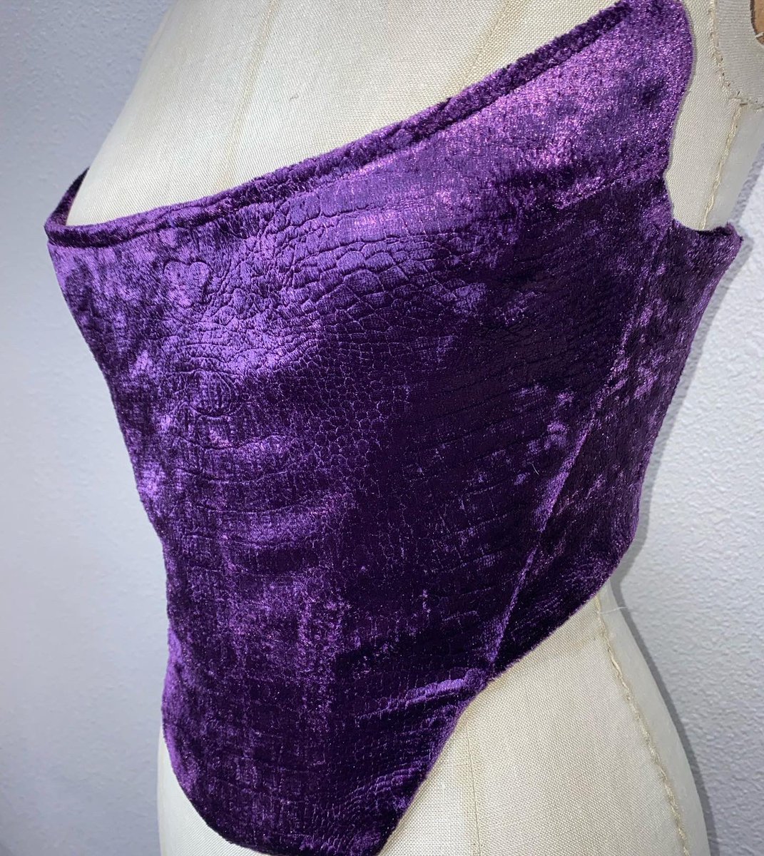 MASXORO's tweet photo. can you help rt donkeys wife corset so she can see it and wear it for valentine's day 🥹 https://t.co/7CLnAbwIk8