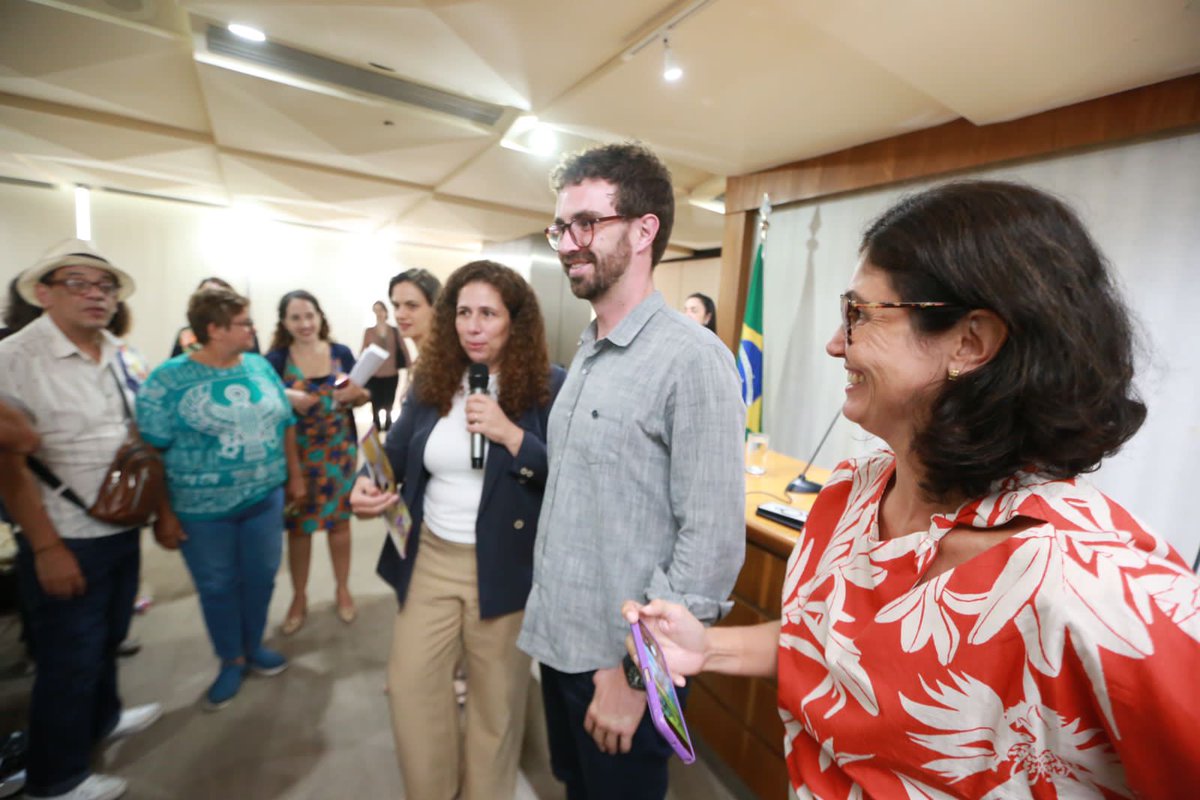 Hoje recebi no Ministério da <a href="/gestaogovbr/">Ministério da Gestão e da Inovação</a> representantes da <a href="/UniaoPor/">União Nacional por Moradia Popular</a> Moradia Popular 🤝🏾 Temos de olhar o patrimônio da União como instrumento de política pública e certamente a moradia é uma prioridade!