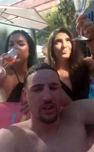 gswfacu's tweet photo. hoy es el cumpleaños del mitico klay thompson y para celebrarlo decidi hacer este hilo sobre lo que mejor hace

meter triples? no, tener sexo a mansalva https://t.co/5wxIZxWA0U