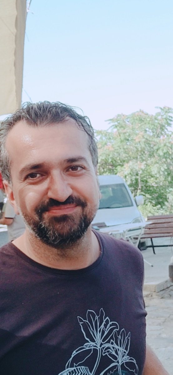 Araserzan's tweet photo. Odabaşı Mahallesi Öğretmenler Sitesi karşısı Selim Köşe Apartmanı Antakya - Hatay

Mürşit Dalyan (39)
Doğa Dalyan (7)
Güneş Dalyan (4)

İlk depremden beri enkaz altındalar. Öncesinde ses veriyorlardı fakat artık sesleri de gelmiyor lütfen acele edelim vinç yok. @BabalaTv @ahbap https://t.co/xN2bm4Nm0m