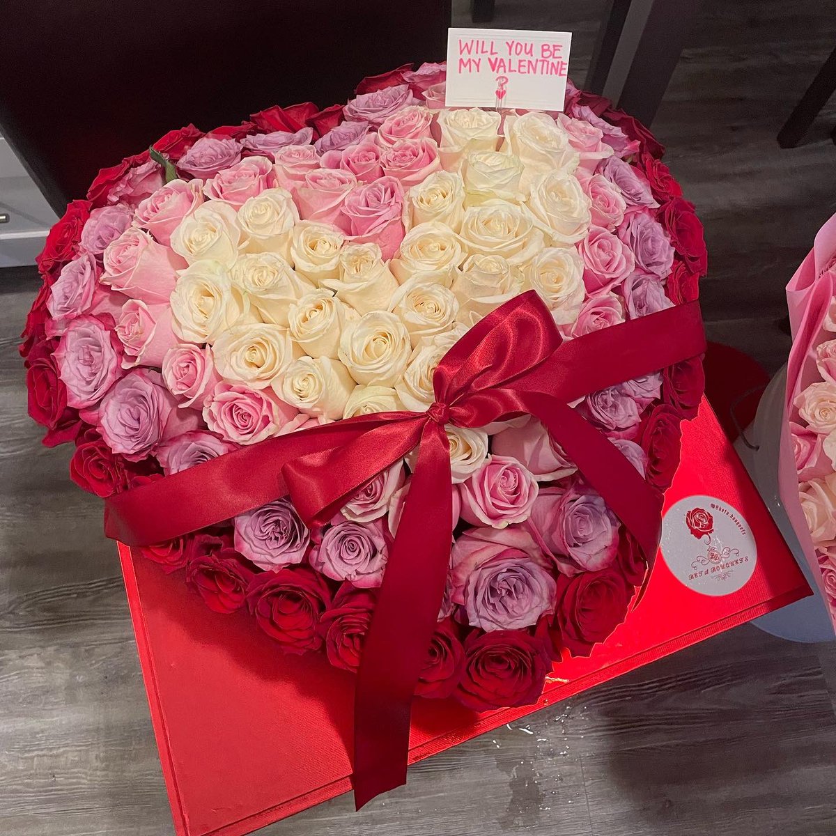 kbdlr00's tweet image. Pre Valentine’s Day flowers 🥹💝💖💘💕♥️✨ IG/ BETA.BOUQUETS