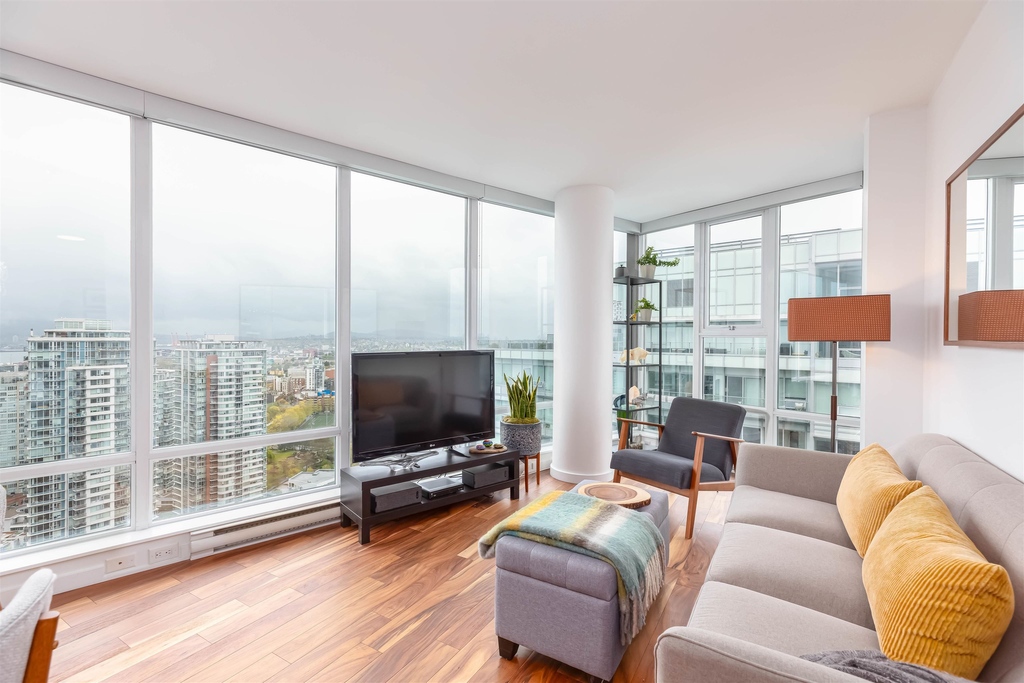 Welcome to Spectrum 1, constructed by Concord Pacific! Canada's Largest Community Builder. Call today for your private viewing!⁠
⁠
⁠
3308-111 West Georgia Street, Vancouver | $1,053,880 | 2 bed, 2 bath

westmar.ca/officelistings…