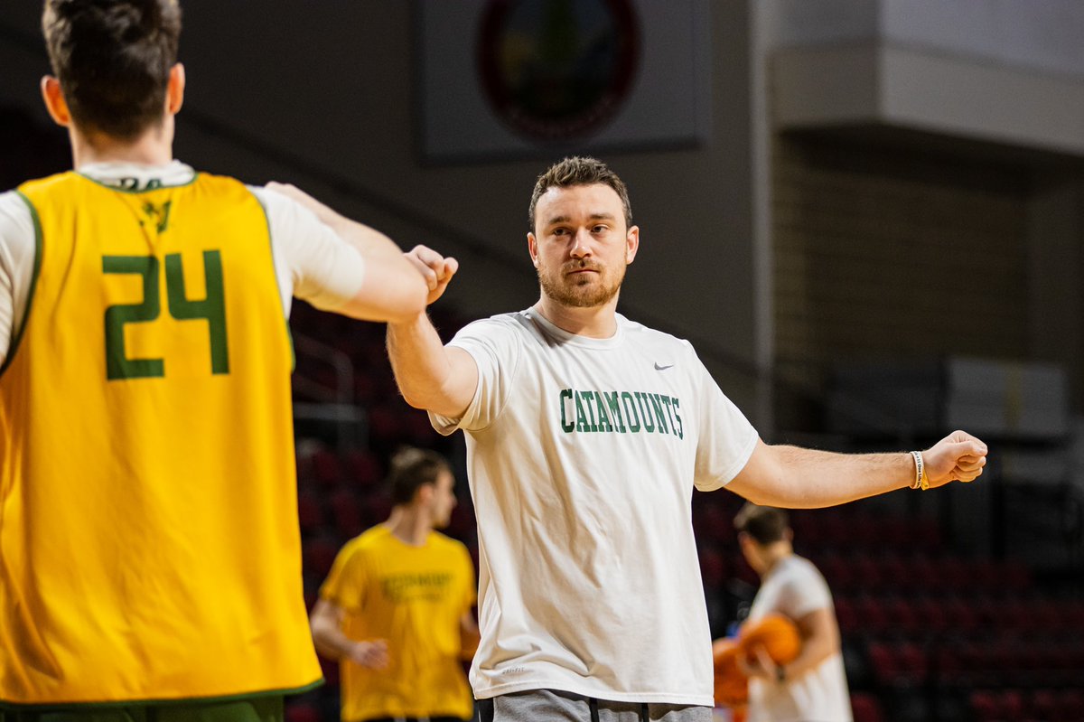 UVMmbb's tweet image. Let’s have a night 😼s