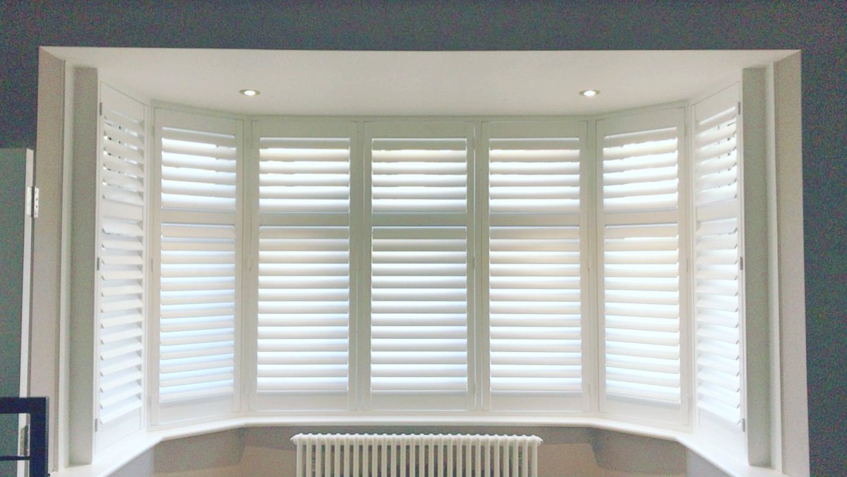 shutters2013's tweet photo. Full Height Hardwood Plantation Shutters with mid rails, fitted by us in Barkingside, Ilford, IG6 👌 🙏 

#shutters #ilford #barkingside #ig6 #windowdressing #windowshutters #blinds #shuttercompany #completeshutters #london #essex  #baywindow #plantationshutters https://t.co/fydlnvTVa6