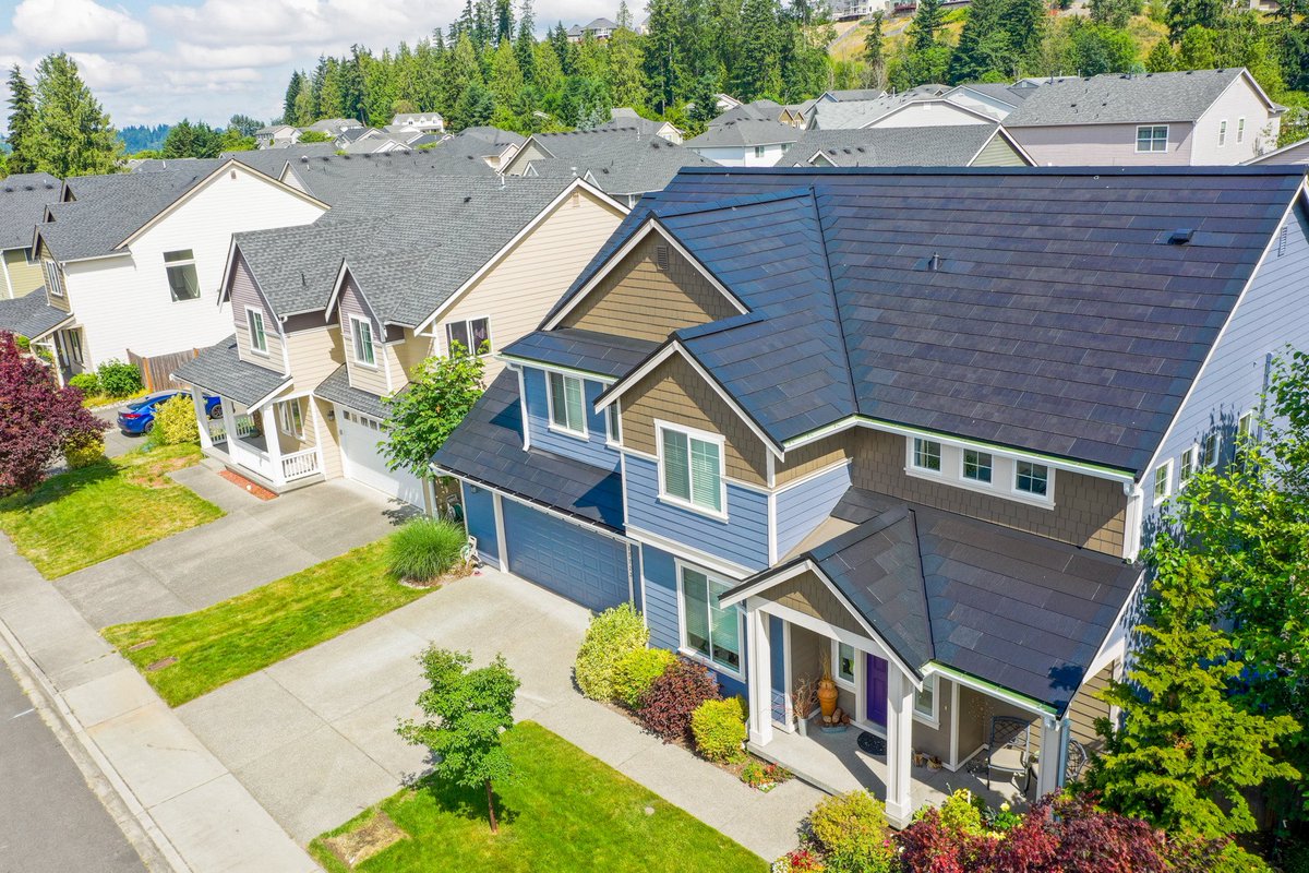 ThreeTreeRoof's tweet photo. Store and use your own clean energy with the @TeslaSolar roof installed by @ThreeTreeRoof ☀️

Your puget sound roofing experts! https://t.co/VFVtiRKf9l