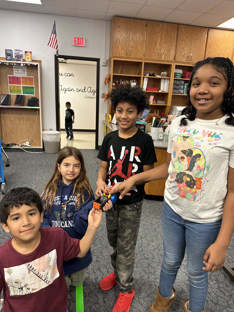 FurneauxBraves's tweet photo. Building robotics today in 3rd grade! @MsCookin3rd @CFBISD @FurneauxBraves @susanmachayo @DlrMaggie @LoriParker317 @StephCJohnson_ https://t.co/3ByRjrx7K1