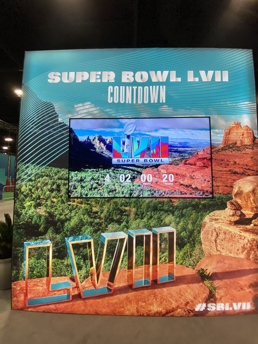 LuisArturoNews's tweet image. #mediarow #SuperBowl
