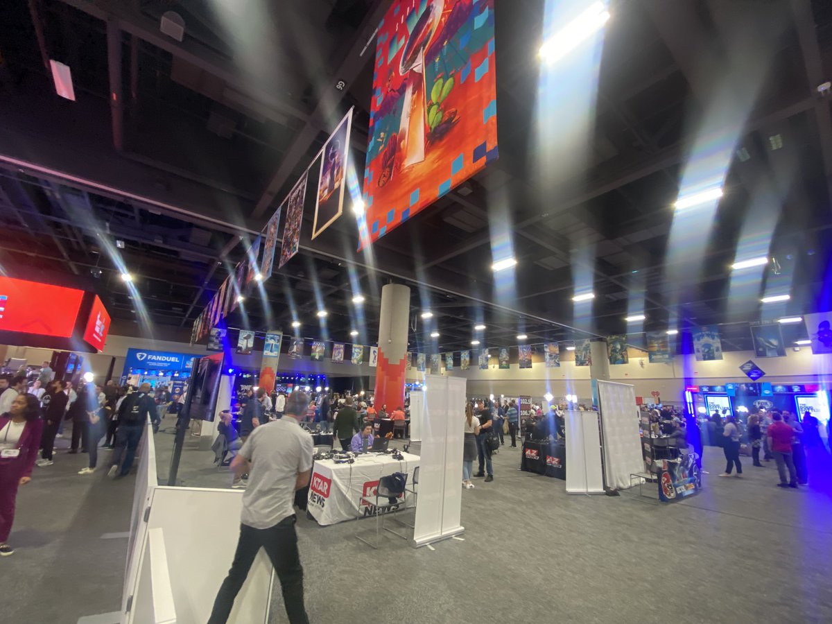 LuisArturoNews's tweet image. #mediarow #SuperBowl