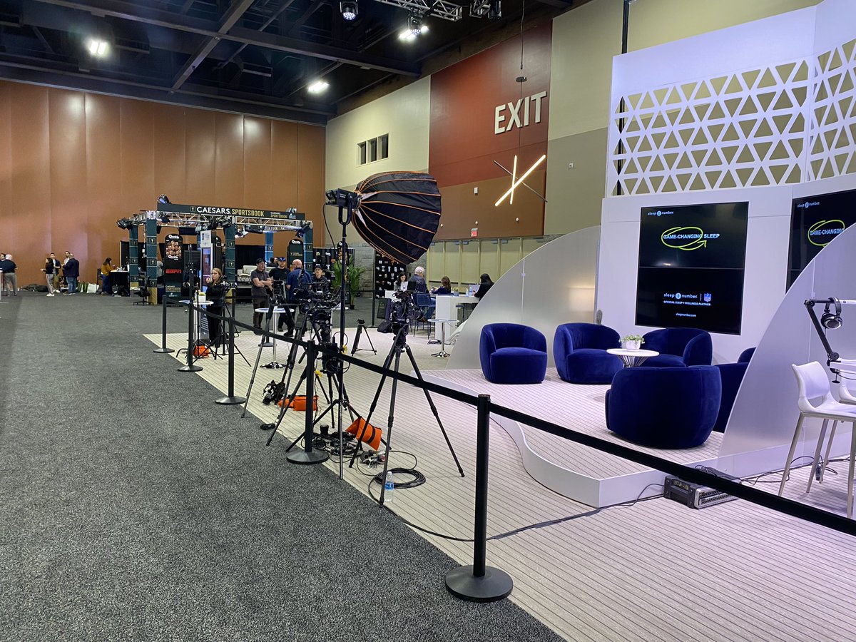 LuisArturoNews's tweet image. #mediarow #SuperBowl