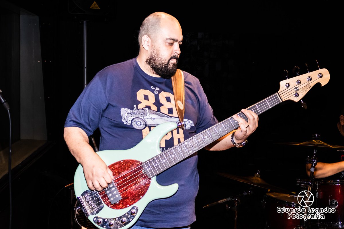 Eduardo_Leandro's tweet image. Banda Outbox 
Baixo: @bogobhz 
.
1/60&quot;
f/4,0
ISO 1600
27mm
.
#baixo #contrabaixo #bandaoutbox #grunge #bandasbh #bhgrunge #grungebh #Nirvana #pearljam #aliceinchains #stonetemplepilots #gosteiefotografei #gosteifotografei #afotoeminha