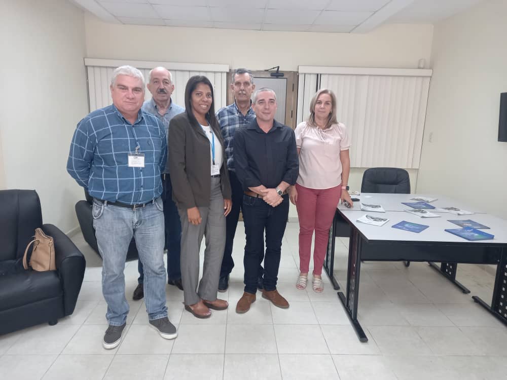 🔹Reunión de trabajo  del Centro Internacional de La Habana - CIH, S.A. en su oficina de la Zona Especial de Desarrollo Mariel. 
Debaten los  directivos de la empresa sobre las principales acciones estratégicas para el desarrollo de negocios. 
#enalianzaconlaexperticia #CIH 🤝🇨🇺