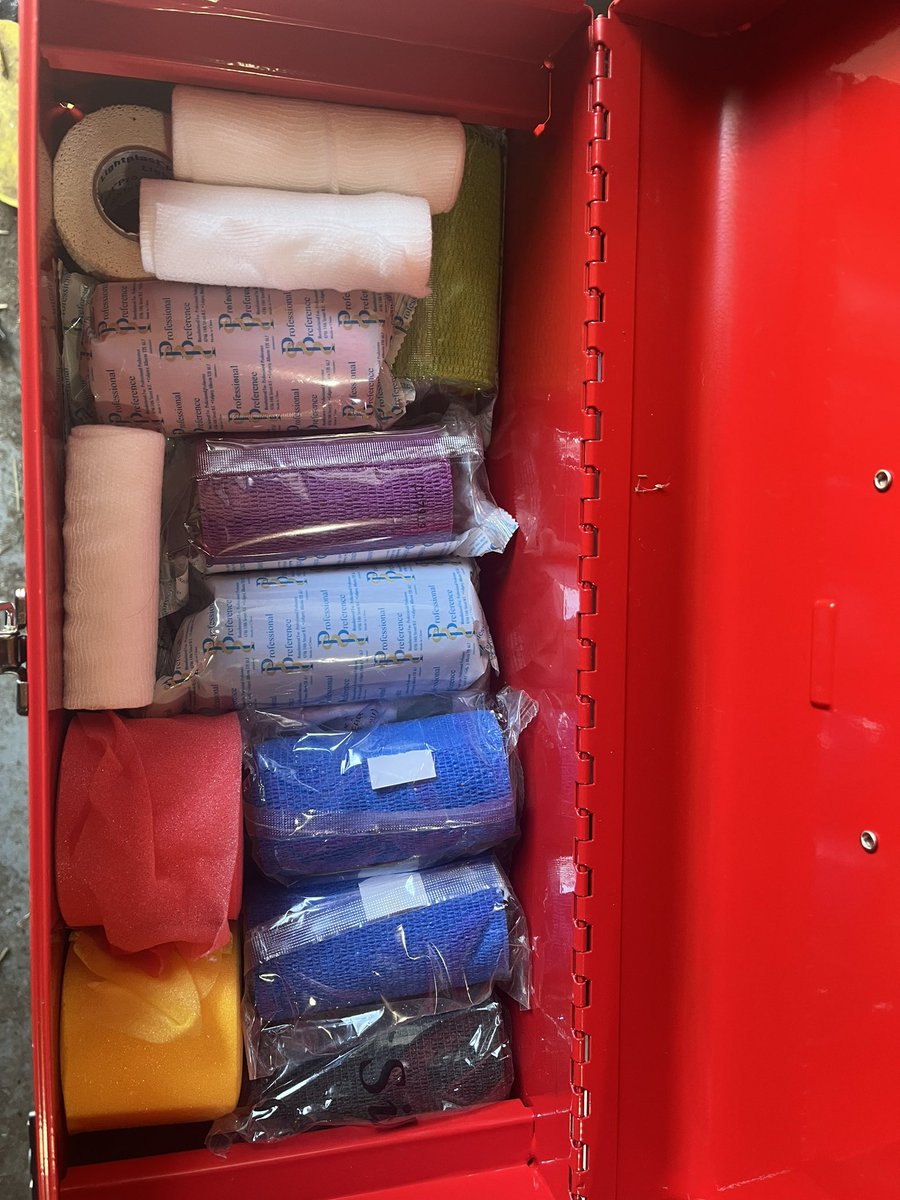 jacquiemacc's tweet photo. #SeCan my feed room first aid kit has never been so organized or looked as good as it does in that #righttools box 🐴🐮🐐🐷🐣 #hobbyfarmmedicinecabinet https://t.co/quIFfgy5bh