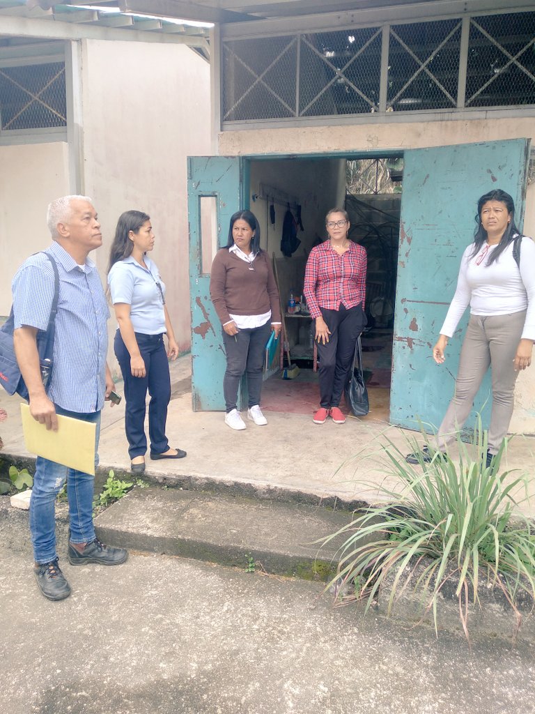 CDCE_Naguanagua's tweet photo. Jornada de acompañamiento integral del equipo de supervisión del @TE_Naguanagua en las instituciones educativas de las #Trincheras

Todos a seguir trabajando con ahínco por los niños de nuestra patria!

@_LaAvanzadora
@rafaellacava10 
@gonzalez10ana_

#PatriaGrandreEsCaribe https://t.co/lIsvoHBwco