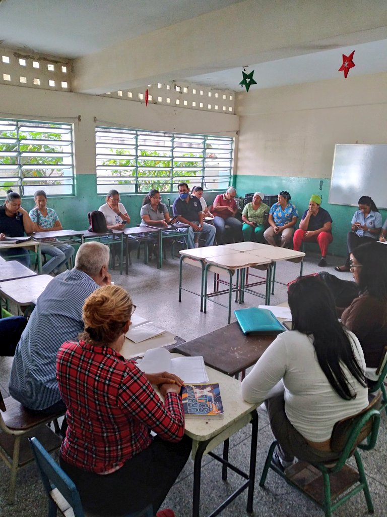 CDCE_Naguanagua's tweet photo. Jornada de acompañamiento integral del equipo de supervisión del @TE_Naguanagua en las instituciones educativas de las #Trincheras

Todos a seguir trabajando con ahínco por los niños de nuestra patria!

@_LaAvanzadora
@rafaellacava10 
@gonzalez10ana_

#PatriaGrandreEsCaribe https://t.co/lIsvoHBwco