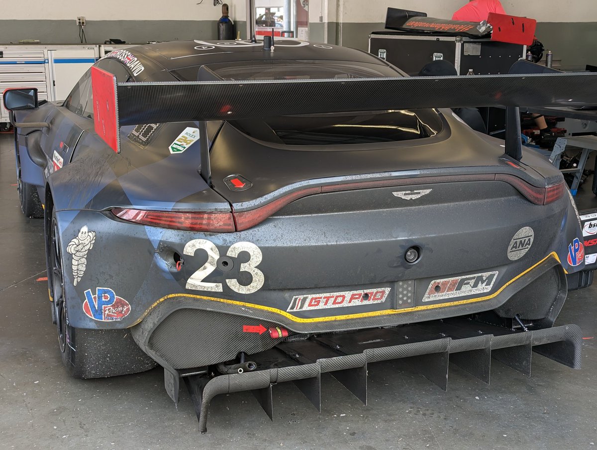 BBayWill's tweet photo. A very dirty aftermath of the #Rolex24 @HeartofRacing23 #disupdates #daytona24 #AstonMartin #IMSA https://t.co/sd7CPOO3bO