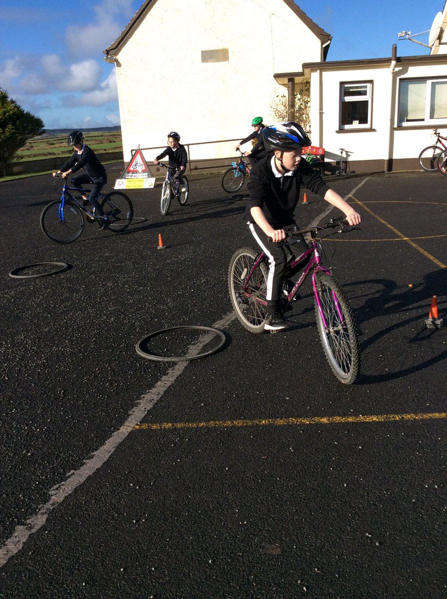 lacken_ns's tweet photo. ⁦@MayoCoCo⁩ ⁦@GreenSchoolsIre⁩ Excellent cycle safety session. Making the most of our Walk Way ⁦@ActiveFlag⁩ to practise our skills. #activeschool #greenschool #cyclesafety https://t.co/Y6c2pCYBQp