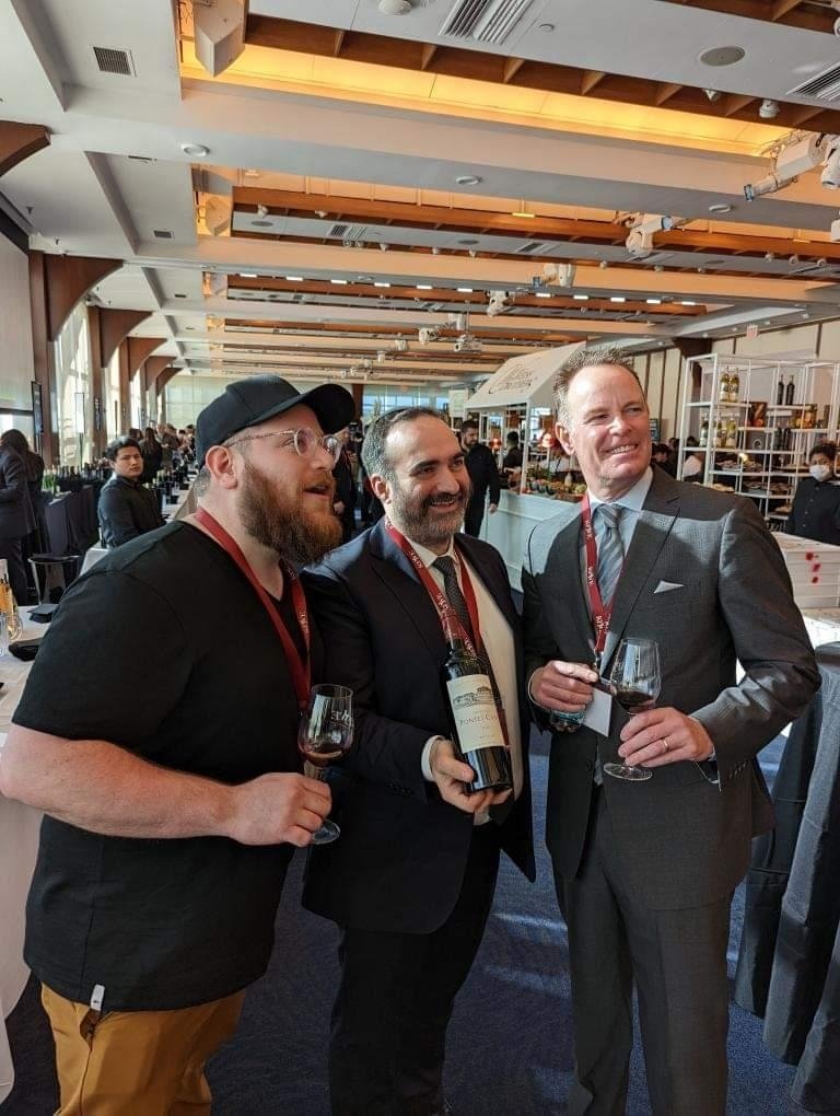 Dg3simon's tweet photo. Great to be back (in) #NYC
#winetime #KFWE @ChelseaPiersNYC
@BordeauxWines @RoyalWineCorp
#Bordeaux #vino
@damewine @suziday123 @winewankers @wineworldnews @jwalkermobile @WineFolly https://t.co/efQtQNdzC5