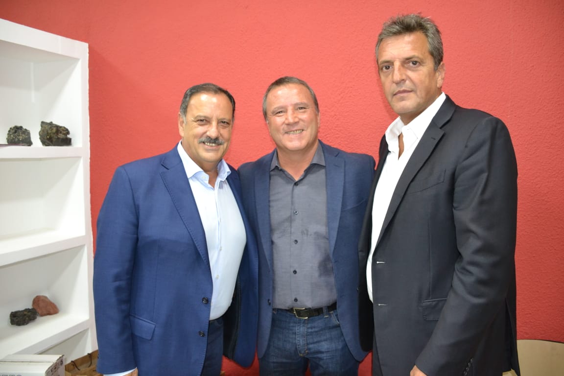 Rodrigo Brizuela y Doria (@rodrigobydok) on Twitter photo Gracias compañero Ministro de Economía de la Nación <a href="/SergioMassa/">Sergio Massa</a> por la visita a nuestra Provincia y principalmente a nuestro Dpto. Chilecito! Siempre es Bienvenido!
<a href="/QuintelaRicardo/">Ricardo Quintela</a> Gracias compañero Ministro de Economía de la Nación <a href="/SergioMassa/">Sergio Massa</a> por la visita a nuestra Provincia y principalmente a nuestro Dpto. Chilecito! Siempre es Bienvenido!
<a href="/QuintelaRicardo/">Ricardo Quintela</a>