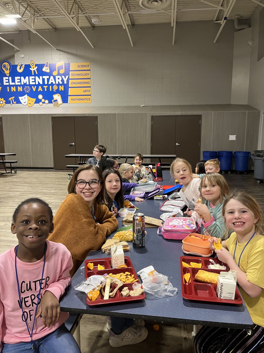 MrsJaimeMES's tweet photo. We enjoyed having lunch with our friends from Coon Rapids high school today! #theMESway https://t.co/dJU4T3bKtH