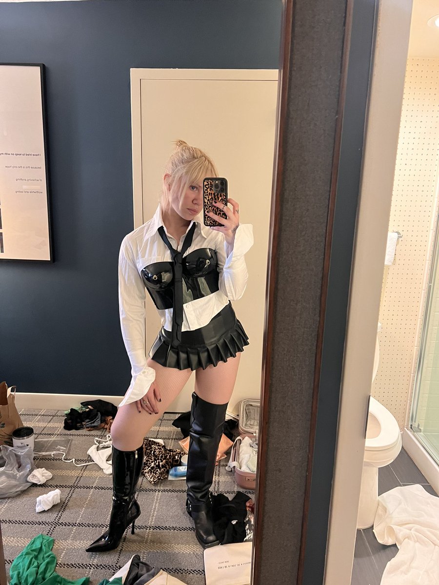 slayyyter tweet picture