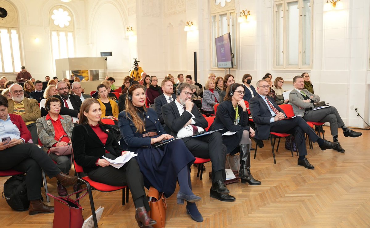 SweAmbBelgrade's tweet photo. Više slika sa današnje konferencije o potrebi da se uči iz istorije pre demokratije i ljudskih prava danas #RememberReAct #TogetherForImpact i @sweambHR @swehlcstmuseum @levandehistoria @R_W_Academy @earthshapers https://t.co/6VRzJhtnrb